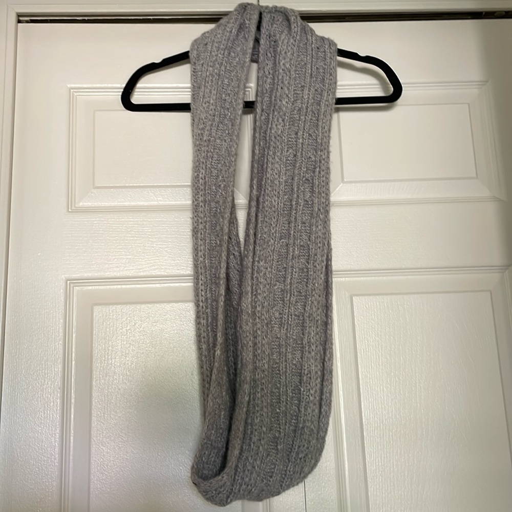 Women’s Sonoma Wrap Gray Scarf